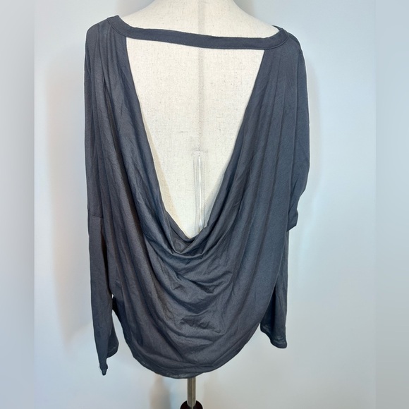 Sz M Chaser Rosemary Beach grey charcoal drop sleeve open back long sleeve top - Picture 4 of 6